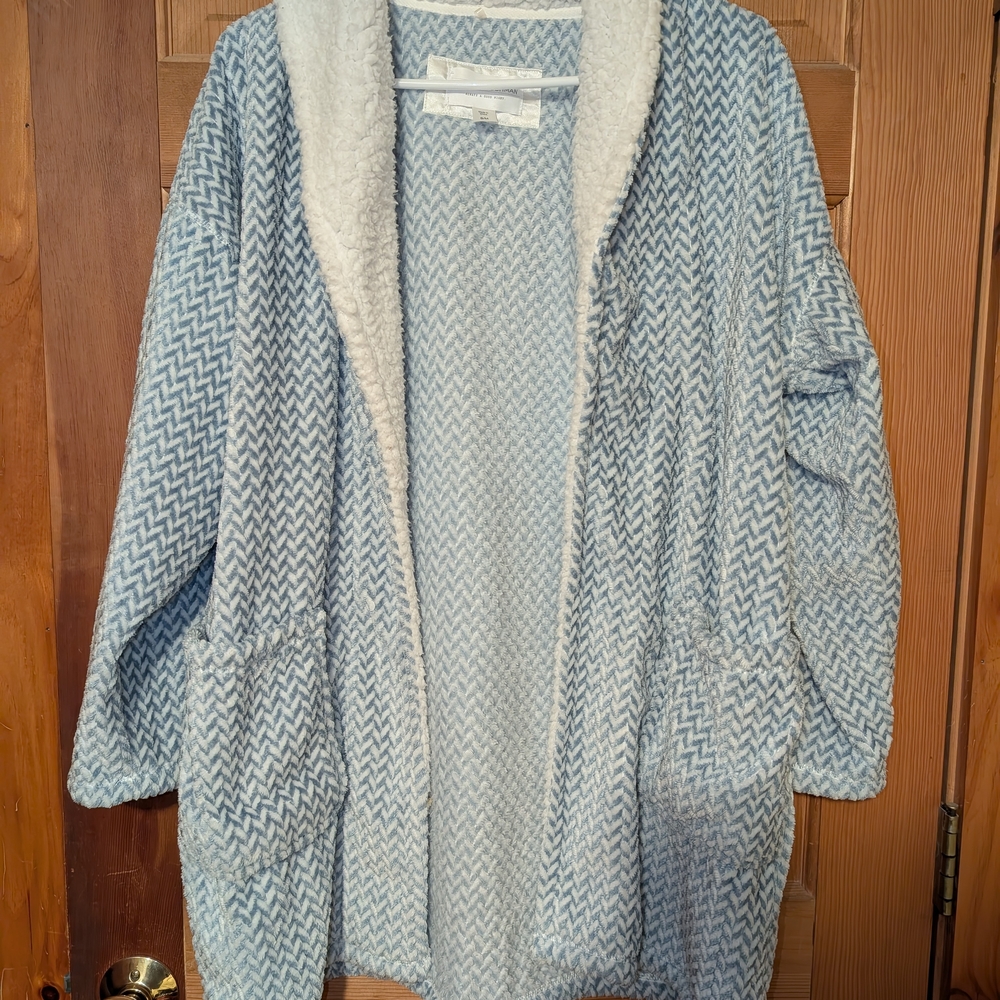 Midnight by Carole Hochman Blue and White Robe